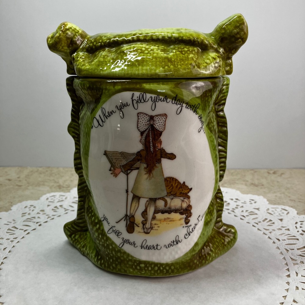Holly Hobbie Ceramic Cookie Jar Canister Vintage Green Song Heart Cheer 6.5"